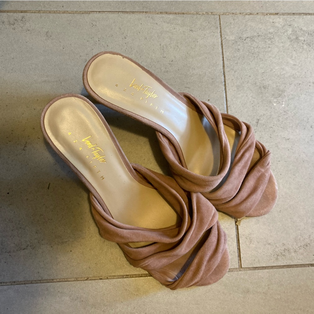 Lord and Taylor kitten heels soft pink straps
